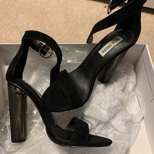 TEASER BLACK STRAPPED HEELS